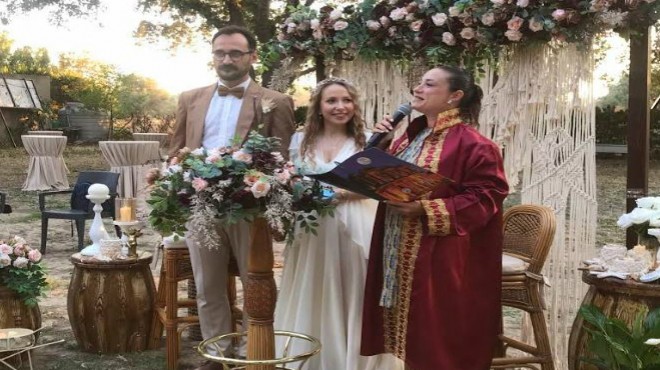 İzmir de evlenene çiftten eşitlik akdi!