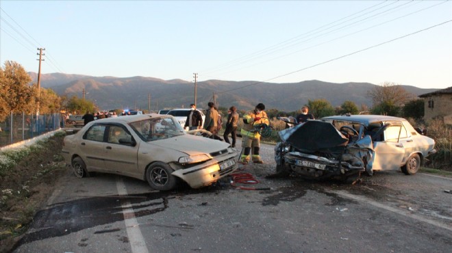 İzmir'de feci kaza: 1'i ağır 3 yaralı