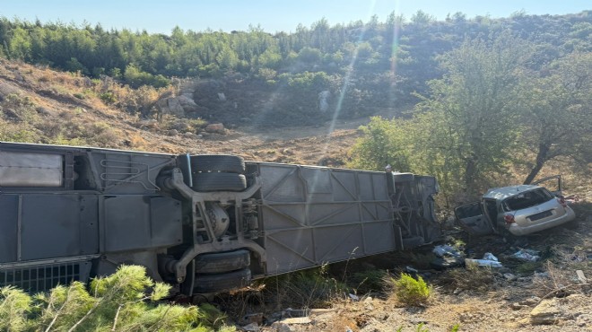 İzmir de feci kaza... Otobüs ile otomobil çarpıştı: Can kaybı var!