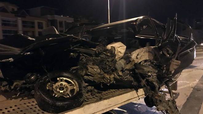 İzmir'de feci kaza: Paramparça oldu!