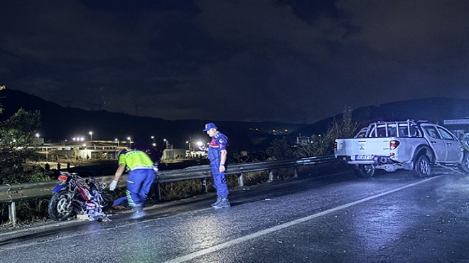 İzmir de feci kaza: Pikap ile elektrikli bisiklet çarpıştı...1 kişi öldü