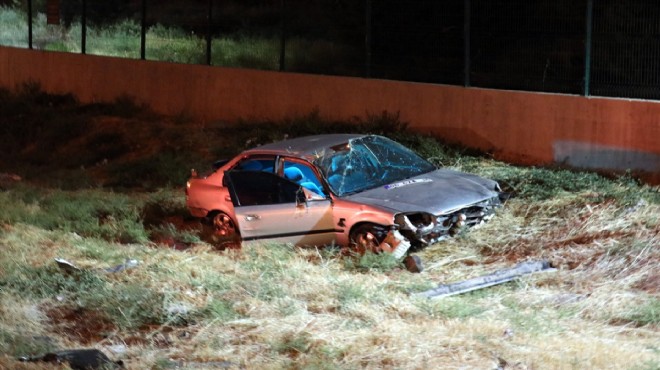 İzmir de feci kaza! Şarampole devrildi: 1 ölü, 1 yaralı