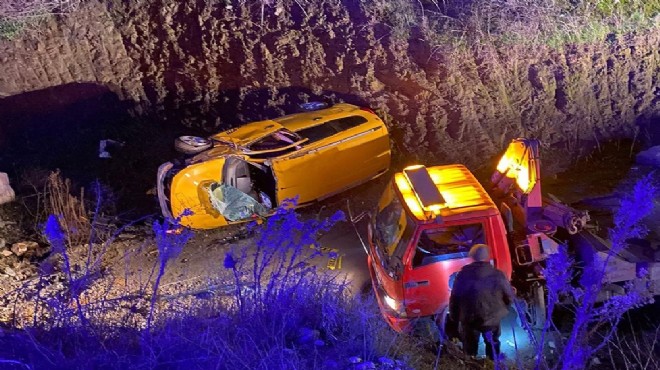 İzmir'de feci kaza! Taksi devrildi: 3 yaralı