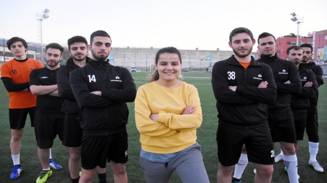 İzmir'de futbola kadın eli!