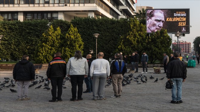 İzmir'de hayat 09:05'te durdu