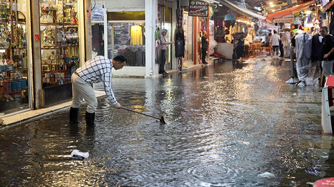 İzmir de hayata sağanak darbesi!