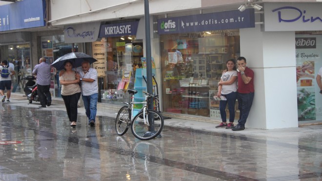 İzmir'de hayata sağanak darbesi!