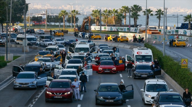 İzmir'de hayatın durduğu an!