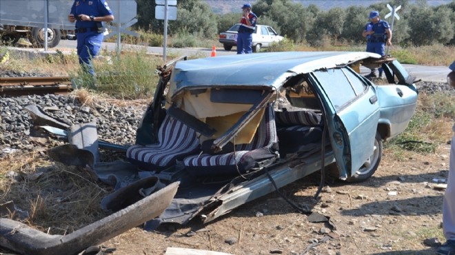 İzmir'de hemzemin geçitte korkunç kaza: 1 ölü