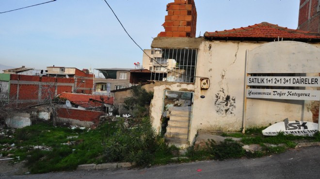 İzmir'de imara kapalı mahallede ev vaadi!