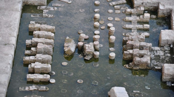 İzmir de işhanı zemininden Roma imparatorluk salonu çıktı!