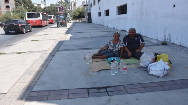 İzmir'de kaldırımda yaşayan anne ve oğlunun dramı