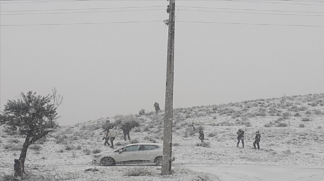 İzmir'de kar yağışı sürprizi: O ilçelerde etkili oldu