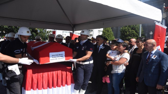 İzmir de kaza kurbanı şehit polise yürek yakan veda!