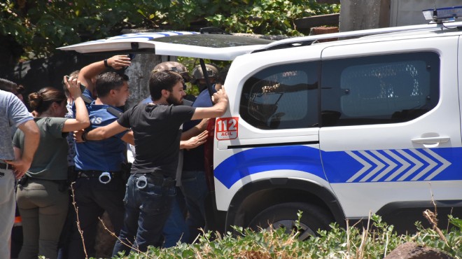İzmir'de 'koca' dehşet: Eşini bıçakla rehin aldı!
