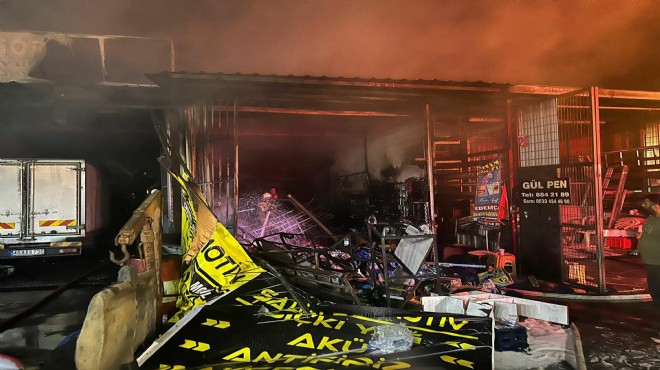 İzmir de korkutan yangın: İş yeri ve araçlar kül oldu!