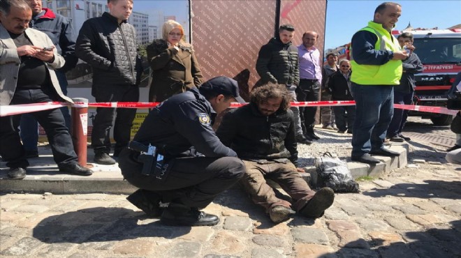 İzmir'de mazgala sıkışan kişiyi itfaiye kurtardı
