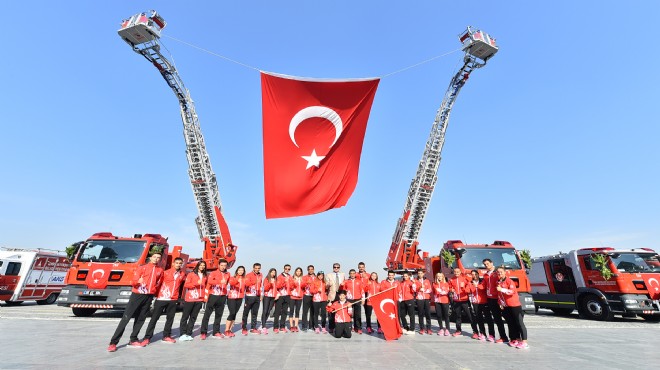 İzmir'de nefesler tutuldu: Ateşle dans!