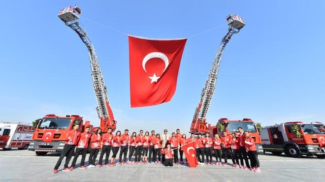 İzmir de nefesler tutuldu: Ateşle dans!