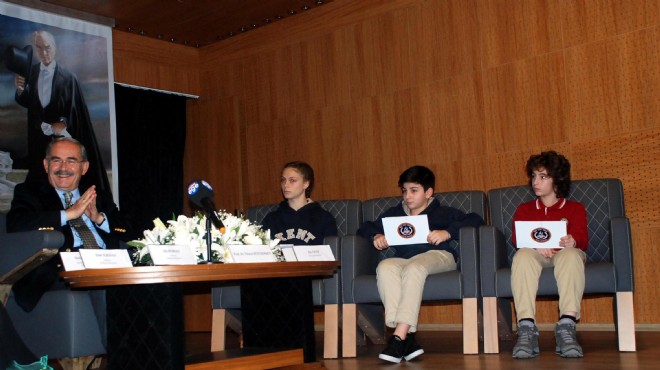 İzmir'de öğrenciler sordu, Büyükerşen yanıtladı