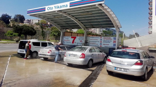 İzmir'de oto yıkamacılarda 'çamur' bayramı!