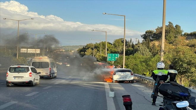 İzmir'de otomobil seyir halindeyken alev topuna döndü!