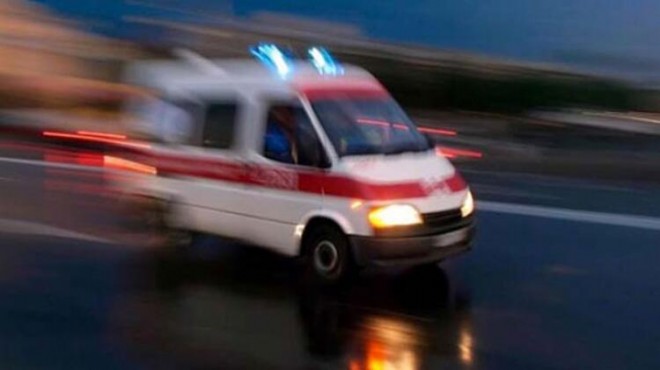 İzmir de otomobille iş makinesi çarpıştı: 1 ölü