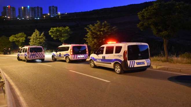İzmir'de pompalı dehşet: Yürüyen gruba ateş açıldı!