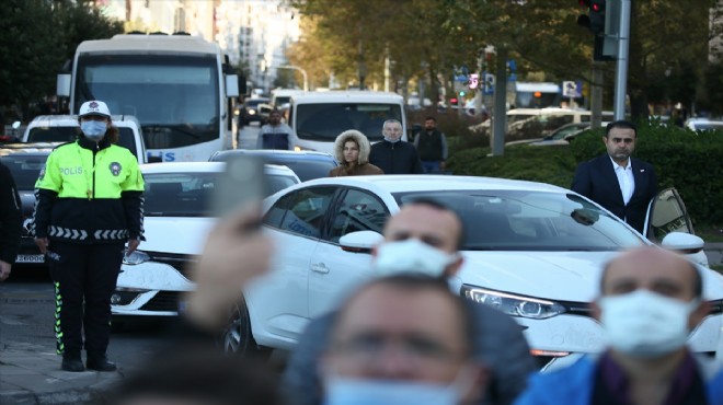 İzmir'de saat 9'u 5 geçe hayat durdu!