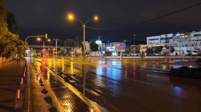 İzmir de sağanak:  Turuncu  alarm!