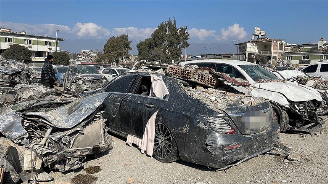 İzmir de  sahte ekspertiz  baskını: Hasarlı araçları sağlam gösterip kredi çekmişler!