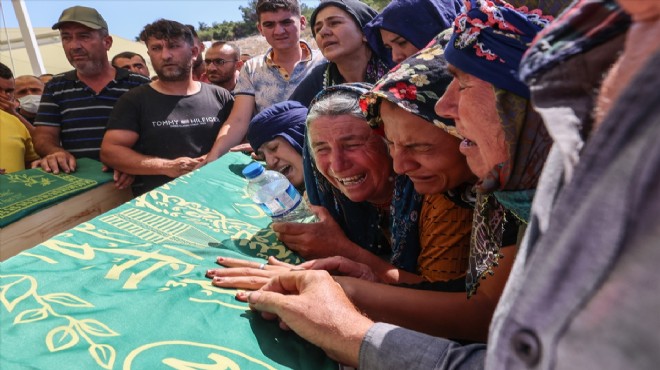 İzmir'de şarampole devrilen minibüste hayatını kaybeden 7 kişi sonsuzluğa uğurlandı...