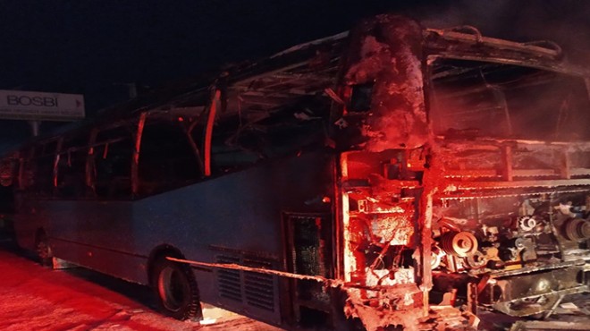 İzmir de seyir halindeki otobüs alev topuna döndü