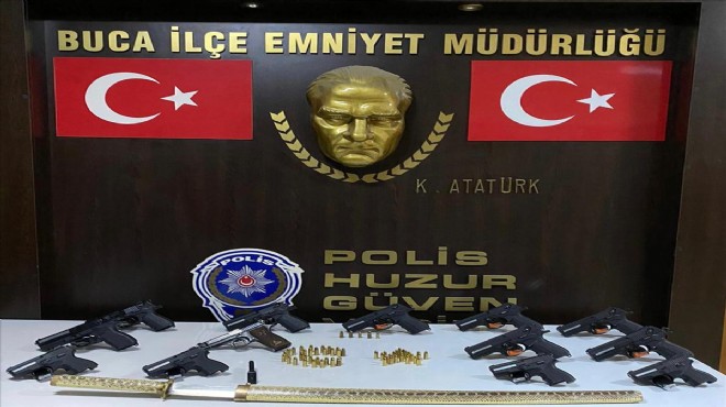 İzmir'de silah ticareti operasyonu: Evinden cephanelik çıktı!