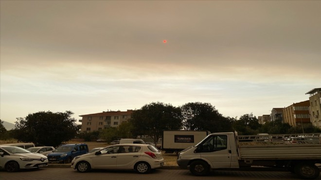 İzmir de sıra dışı sabah, panik yaratan hava!