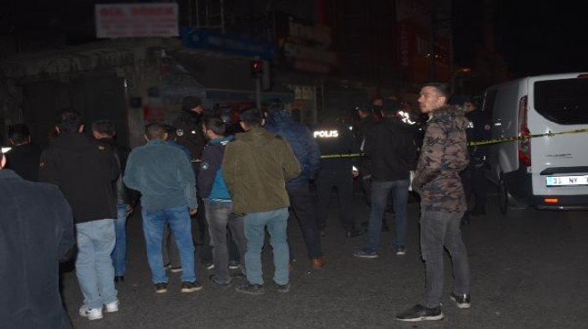 İzmir'de sokak ortasında kanlı infaz!