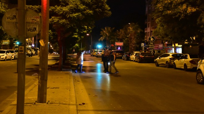 İzmir'de sokak ortasında kanlı kavga!