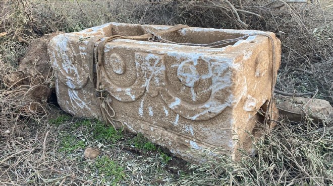 İzmir de tarihi eser operasyonu: Lahit ele geçirildi!