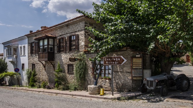 İzmir de  tarihi ödüller  sahiplerini buldu