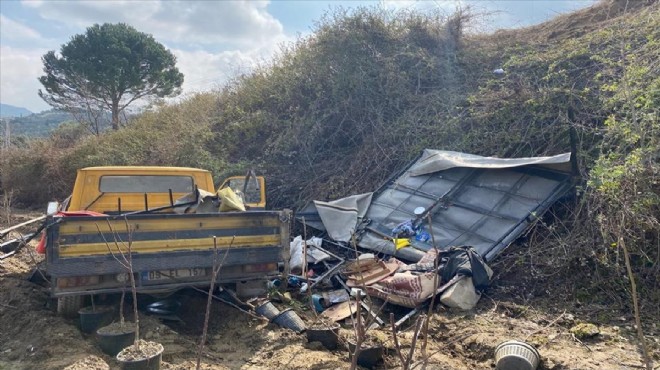 İzmir de tarım işçilerini taşıyan kamyonet devrildi: 11 yaralı