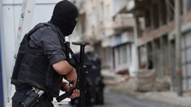 İzmir'de terör örgütü PKK'ya yönelik operasyonda 2 kişi yakalandı