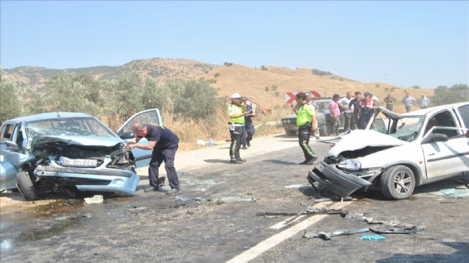 İzmir de trafik kazası: 1 i ağır 8 yaralı
