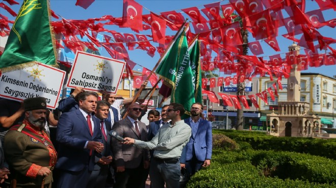 İzmir'de 'tuğra' protestosu: Yeniden yerine koyun!