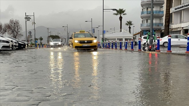 İzmir'de ulaşımı sağanak vurdu!