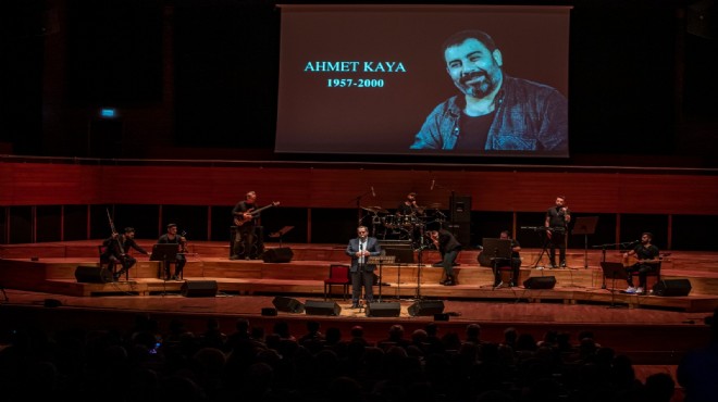 İzmir de unutulmaz Ahmet Kaya gecesi... Soyer: Bu koca bir ülkenin hikayesi!