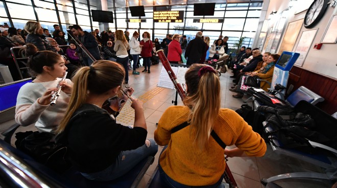 İzmir'de vapur beklemek hiç bu kadar keyifli olmamıştı