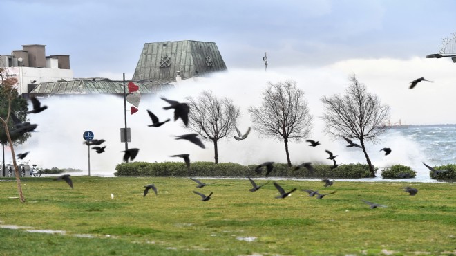 İzmir de vapur seferleri yeniden başladı