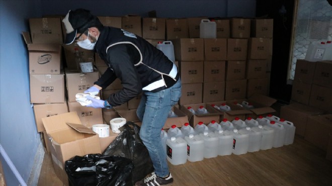 İzmir'de yaklaşık 8 ton kaçak etil alkol ele geçirildi