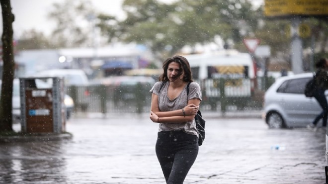 İzmir'de yaz haftasında yağmur sürprizi!