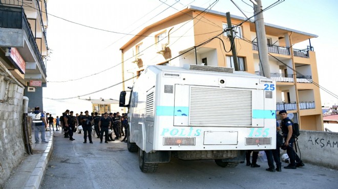 İzmir de yüksek tansiyon: Ölümlü kavga mahallinde TOMA lı önlem!